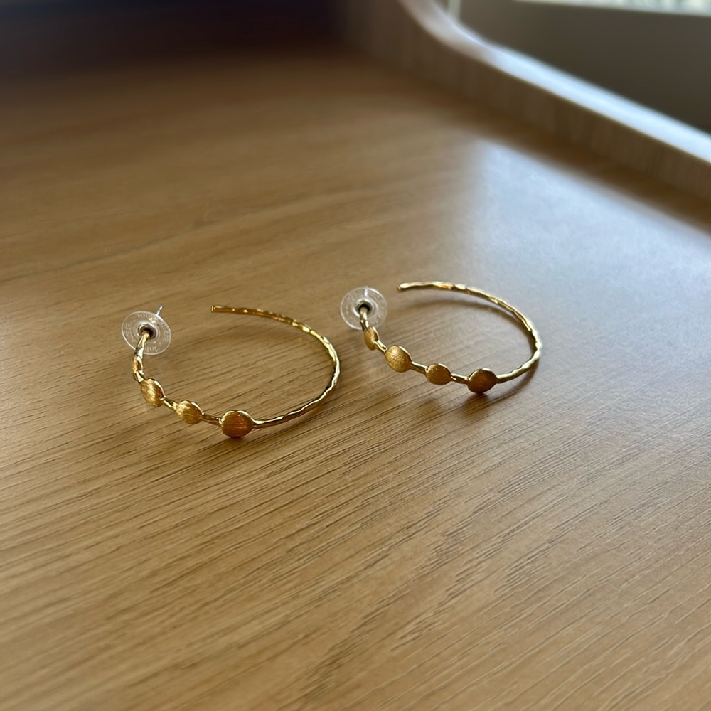 EUC Stella & Dot Gold-Tone Hoop Earrings